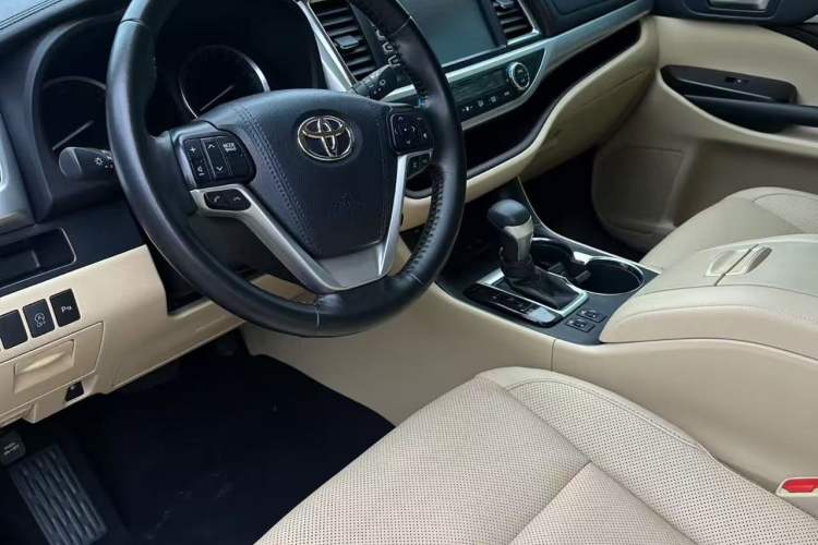 Used Toyota Highlander 2018 2.0T Four-Wheel Drive Luxury Version 7 Seats China VI Standard Interior 2