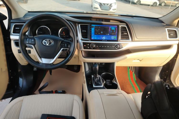 Used Toyota Highlander 2018 2.0T Two-Wheel Drive Elite Edition 7 Seats Emission Standard China V Interior 2