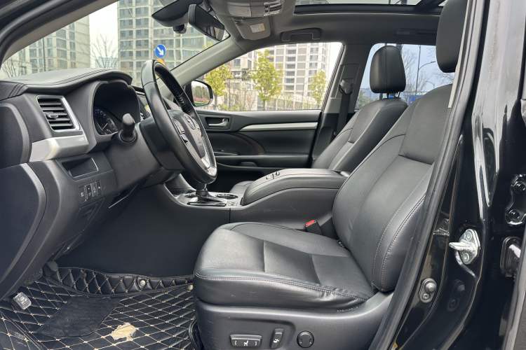 Used Toyota Highlander 2018 2.0T Four-Wheel Drive Luxury Version 7 Seats China VI Standard Interior 2