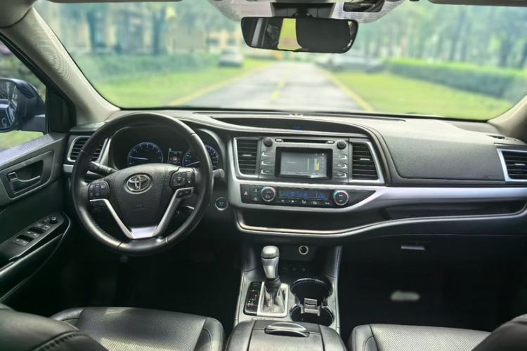 Used Toyota Highlander 2018 2.0T Four-Wheel Drive Luxury Version 7 Seats China VI Standard Interior 2