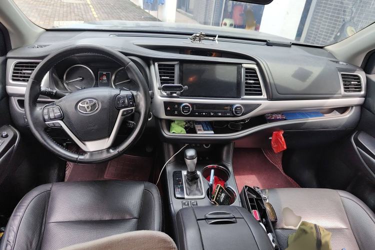Used Toyota Highlander 2018 2.0T Four-Wheel Drive Prestige Version 7 Seats China V Emission Standard Interior 2