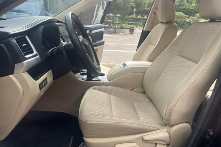 Used Toyota Highlander 2018 2.0T Two-Wheel Drive Elite Edition 7 Seats China VI Standard Interior 2