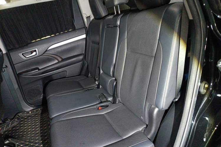 Used Toyota Highlander 2018 2.0T Four-Wheel Drive Prestige Version 7 Seats China VI Standard Interior 3