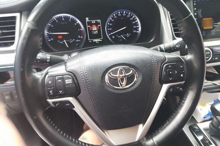 Used Toyota Highlander 2018 2.0T Four-Wheel Drive Prestige Version 7 Seats China V Emission Standard Interior 3