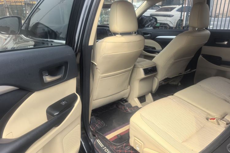 Used Toyota Highlander 2018 2.0T Four-Wheel Drive Elite Edition 7 Seats China V Standard Interior 3