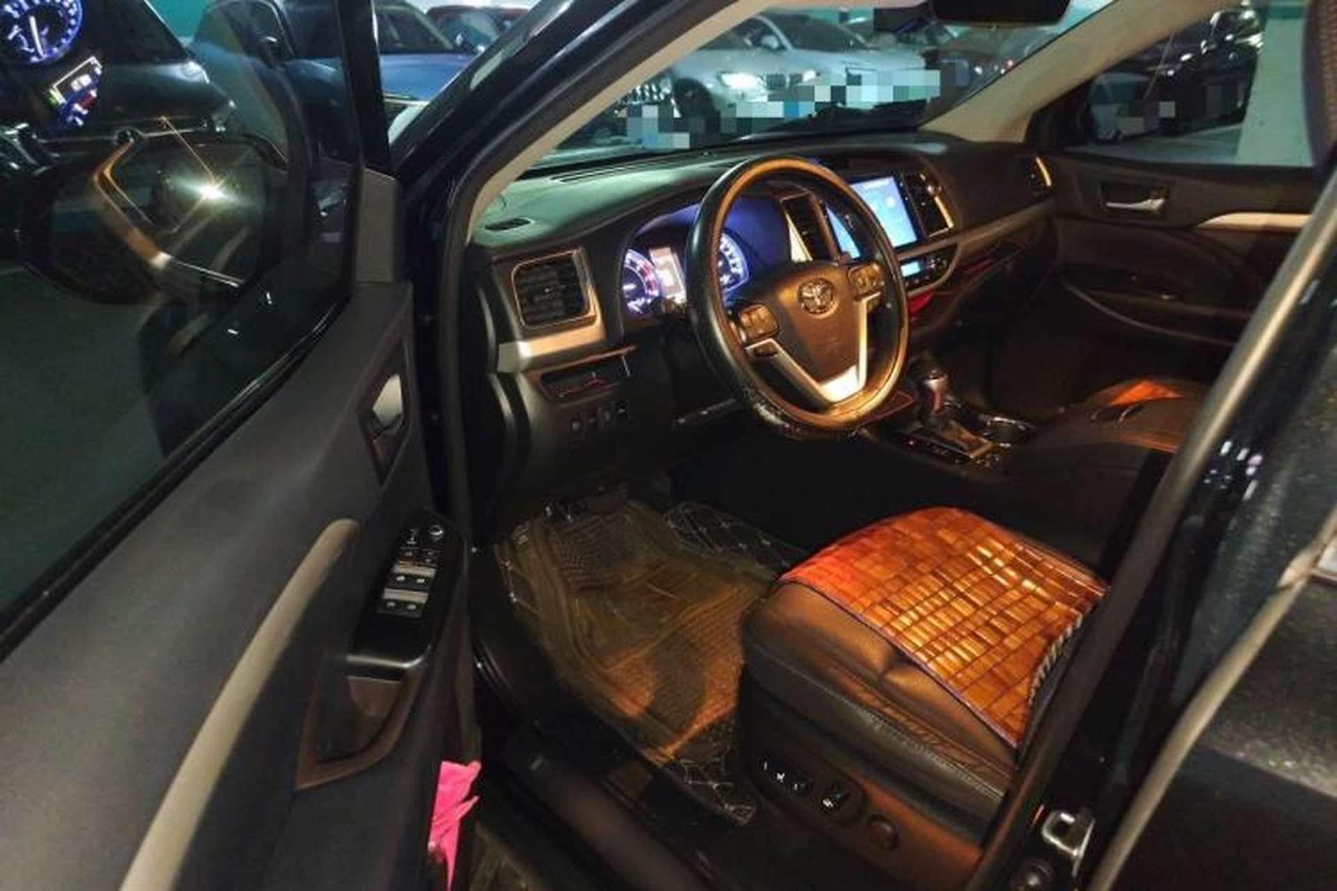 Used Toyota Highlander 2018 2.0T Four-Wheel Drive Prestige Version 7 Seats China V Emission Standard Interior 3