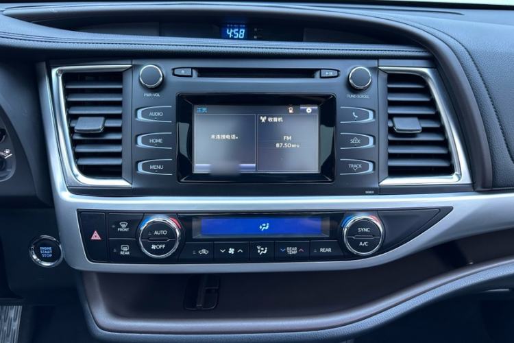 Used Toyota Highlander 2018 2.0T Four-Wheel Drive Luxury Edition 7 Seats China V Emission Standard Interior 3