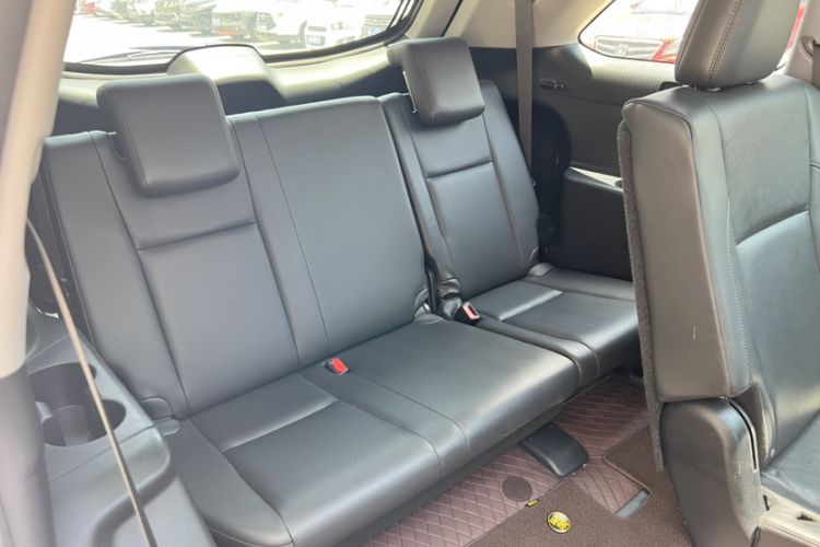 Used Toyota Highlander 2018 2.0T Four-Wheel Drive Luxury Version 7 Seats China VI Standard Interior 3