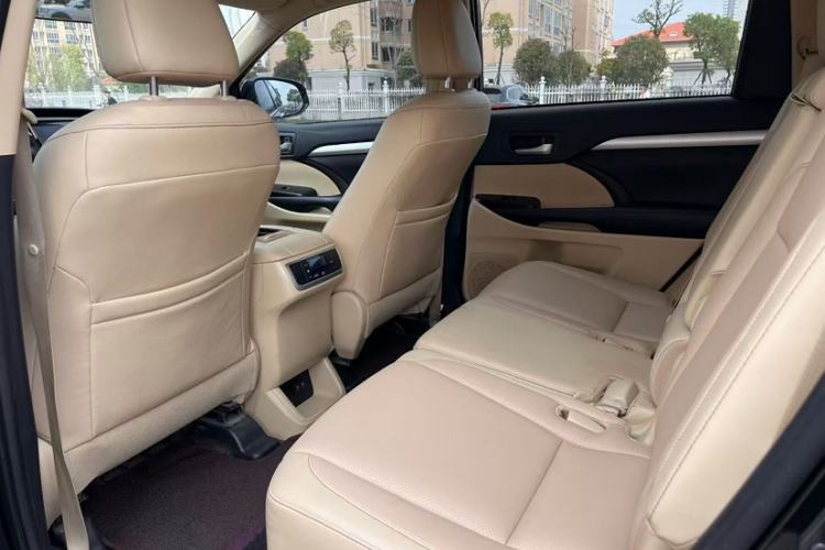 Used Toyota Highlander 2018 2.0T Four-Wheel Drive Elite Edition 7 Seats China VI Standard Interior 3