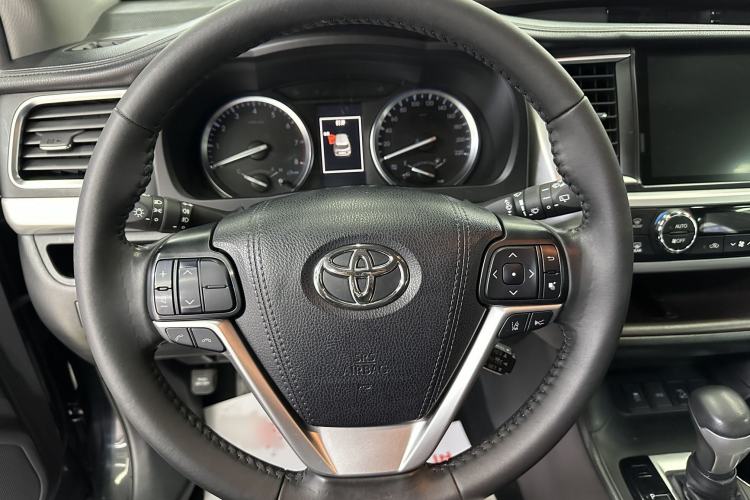 Used Toyota Highlander 2018 2.0T Four-Wheel Drive Prestige Version 7 Seats China VI Standard Interior 3
