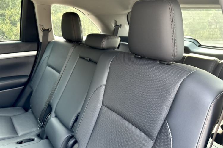 Used Toyota Highlander 2018 2.0T Four-Wheel Drive Prestige Version 7 Seats China VI Standard Interior 3