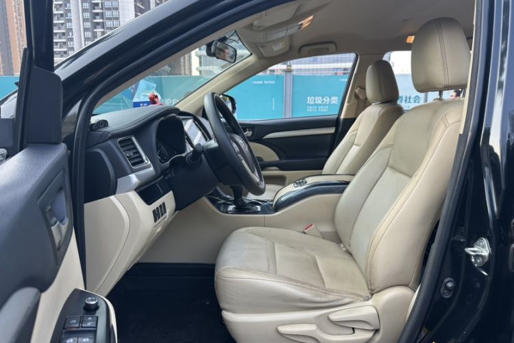 Used Toyota Highlander 2018 2.0T Two-Wheel Drive Elite Version 5 Seats China VI Standard Interior 3