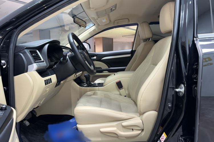 Used Toyota Highlander 2018 2.0T Two-Wheel Drive Elite Version 5 Seats China VI Standard Interior 3