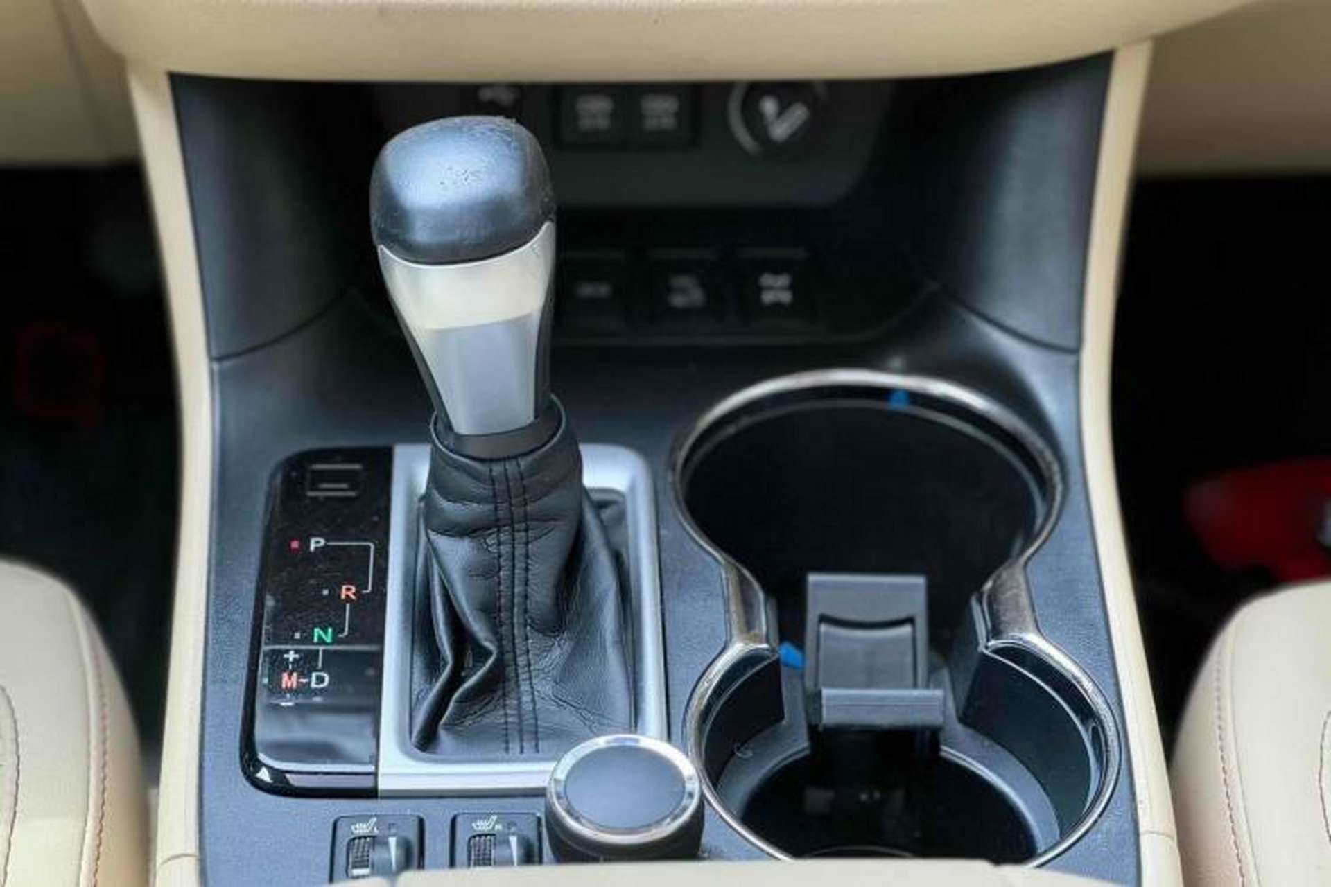 Used Toyota Highlander 2018 2.0T Four-Wheel Drive Prestige Version 7 Seats China VI Standard Interior 3