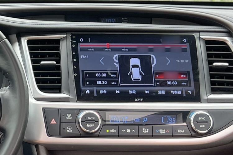 Used Toyota Highlander 2018 2.0T Four-Wheel Drive Knight Edition 7 Seats China VI Standard Interior 3