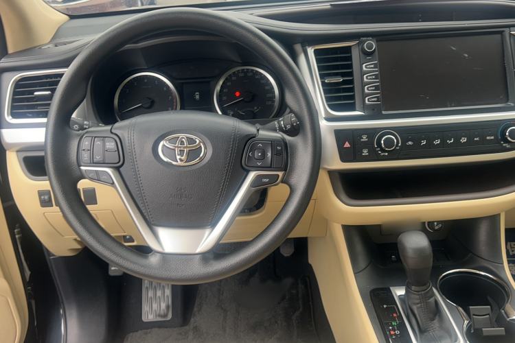 Used Toyota Highlander 2018 2.0T Two-Wheel Drive Elite Edition 7 Seats China VI Standard Interior 3