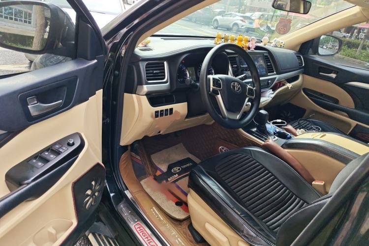 Used Toyota Highlander 2018 2.0T Two-Wheel Drive Elite Edition 5 Seats Emission Standard China V Interior 3