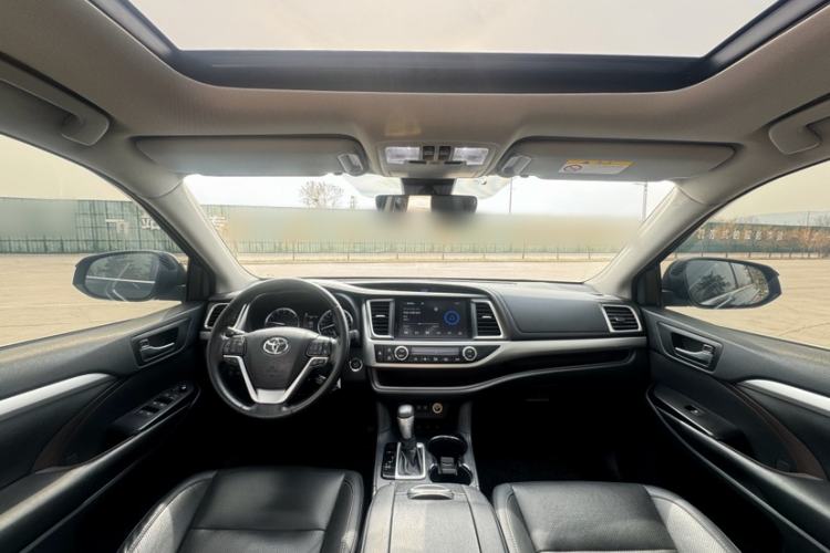 Used Toyota Highlander 2018 2.0T Four-Wheel Drive Prestige Version 7 Seats China VI Standard Interior 3