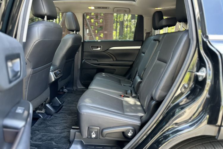 Used Toyota Highlander 2018 2.0T Four-Wheel Drive Luxury Version 7 Seats China VI Standard Interior 3