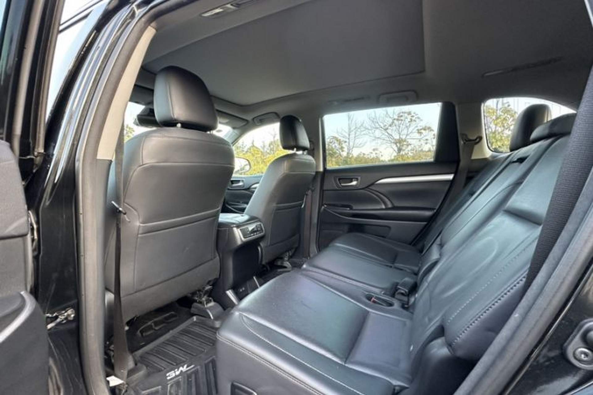 Used Toyota Highlander 2018 2.0T Four-Wheel Drive Prestige Version 7 Seats China V Emission Standard Interior 3