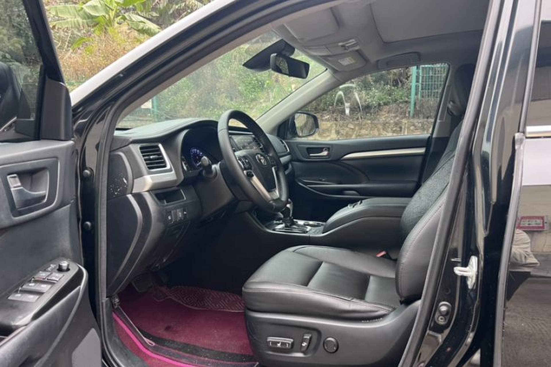 Used Toyota Highlander 2018 2.0T Four-Wheel Drive Luxury Edition 7 Seats China V Emission Standard Interior 3