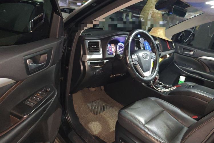 Used Toyota Highlander 2018 2.0T Four-Wheel Drive Luxury Edition 7 Seats China V Emission Standard Interior 3