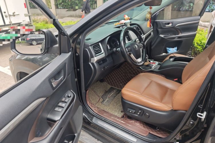 Used Toyota Highlander 2018 2.0T Four-Wheel Drive Knight Edition 7 Seats China VI Standard Interior 3