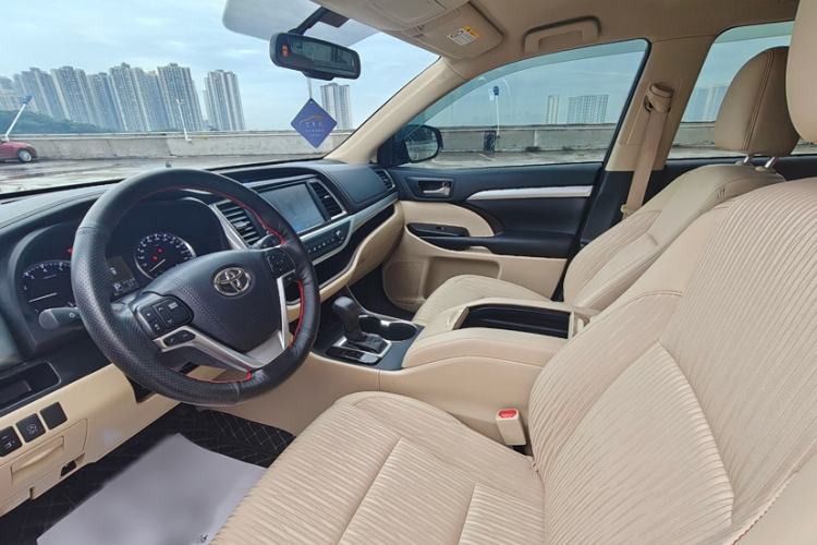 Used Toyota Highlander 2018 2.0T Four-Wheel Drive Elite Edition 7 Seats China VI Standard Interior 3