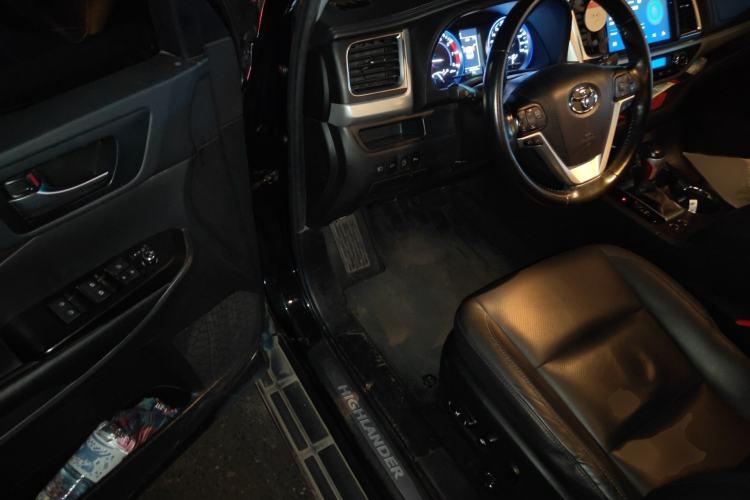 Used Toyota Highlander 2018 2.0T Four-Wheel Drive Prestige Version 7 Seats China VI Standard Interior 3