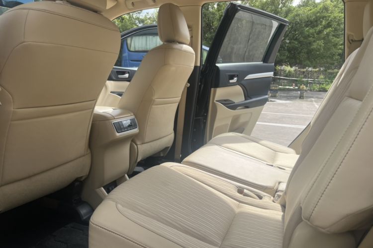 Used Toyota Highlander 2018 2.0T Two-Wheel Drive Elite Edition 7 Seats China VI Standard Interior 3