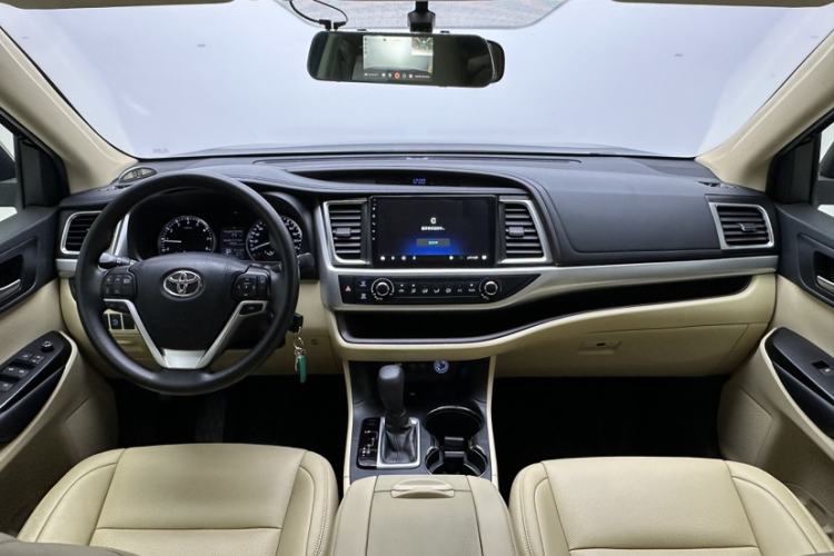 Used Toyota Highlander 2018 2.0T Two-Wheel Drive Elite Version 5 Seats China VI Standard Interior 3