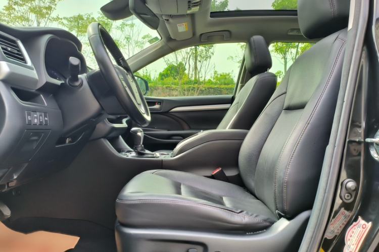 Used Toyota Highlander 2018 2.0T Four-Wheel Drive Luxury Version 7 Seats China VI Standard Interior 4