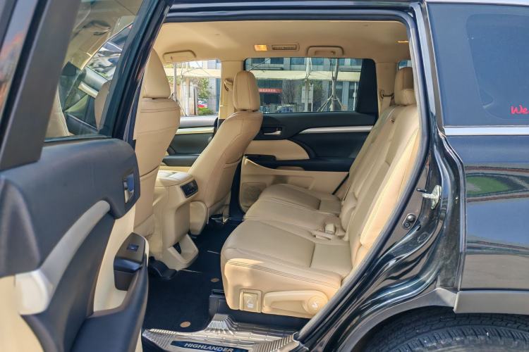 Used Toyota Highlander 2018 2.0T Two-Wheel Drive Elite Edition 7 Seats China VI Standard Interior 4
