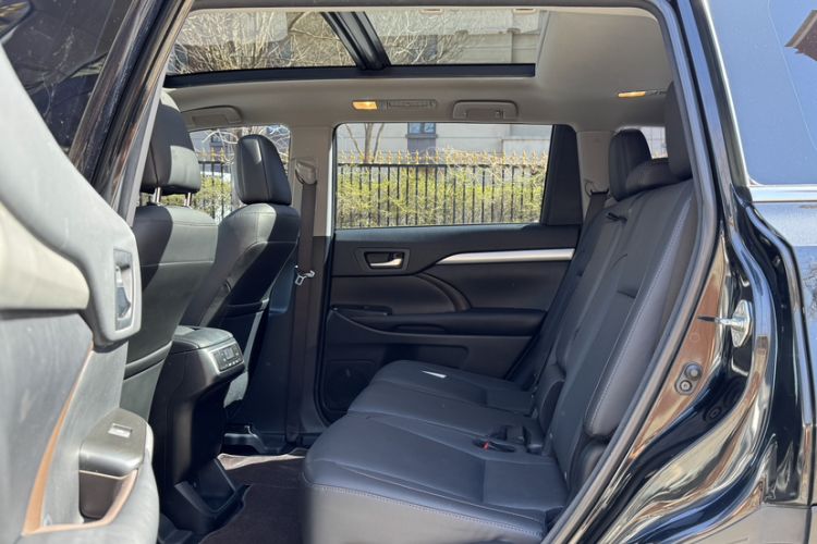 Used Toyota Highlander 2018 2.0T Four-Wheel Drive Luxury Edition 7 Seats China V Emission Standard Interior 4