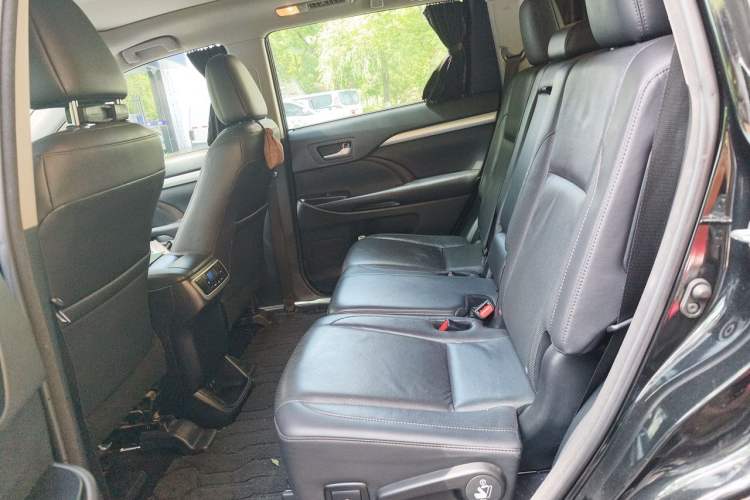 Used Toyota Highlander 2018 2.0T Four-Wheel Drive Prestige Version 7 Seats China V Emission Standard Interior 4