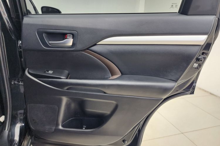Used Toyota Highlander 2018 2.0T Four-Wheel Drive Luxury Version 7 Seats China VI Standard Interior 4
