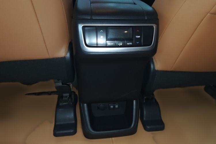 Used Toyota Highlander 2018 2.0T Four-Wheel Drive Knight Edition 7 Seats China VI Standard Interior 4