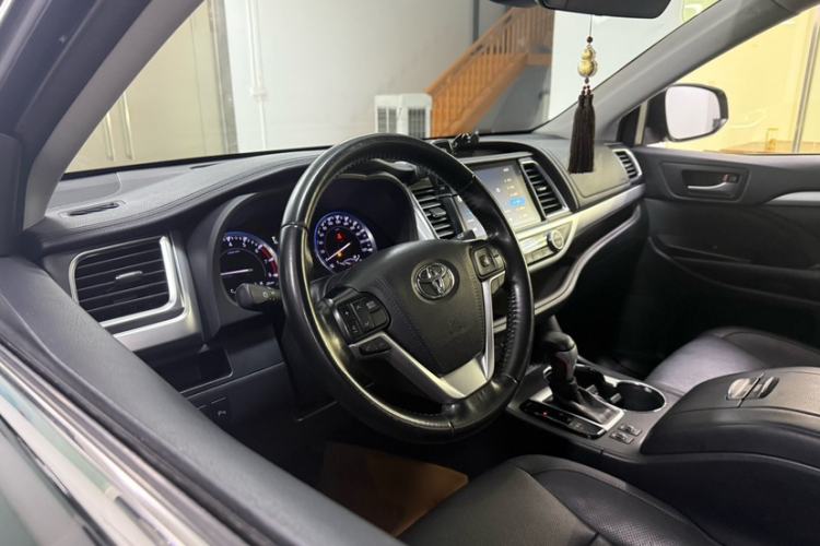 Used Toyota Highlander 2018 2.0T Four-Wheel Drive Prestige Version 7 Seats China VI Standard Interior 4