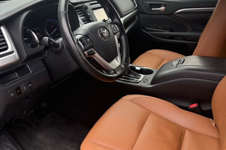 Used Toyota Highlander 2018 2.0T Four-Wheel Drive Knight Edition 7 Seats China VI Standard Interior 4