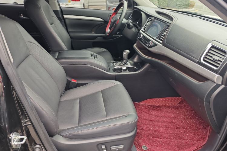 Used Toyota Highlander 2018 2.0T Four-Wheel Drive Luxury Version 7 Seats China VI Standard Interior 4
