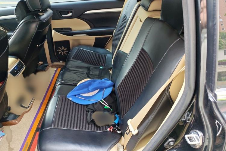 Used Toyota Highlander 2018 2.0T Two-Wheel Drive Elite Edition 5 Seats Emission Standard China V Interior 4