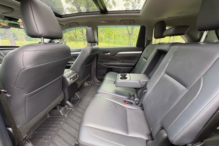 Used Toyota Highlander 2018 2.0T Four-Wheel Drive Luxury Version 7 Seats China VI Standard Interior 4