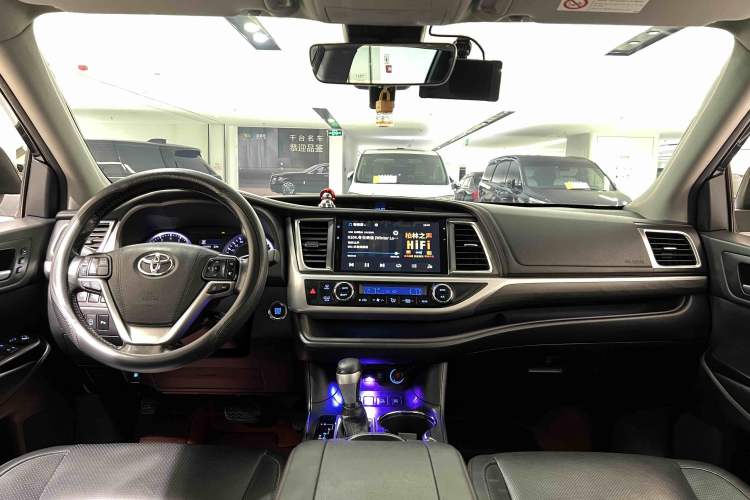 Used Toyota Highlander 2018 2.0T Four-Wheel Drive Ultimate Edition 7-Seater Emission Standard China V Interior 4