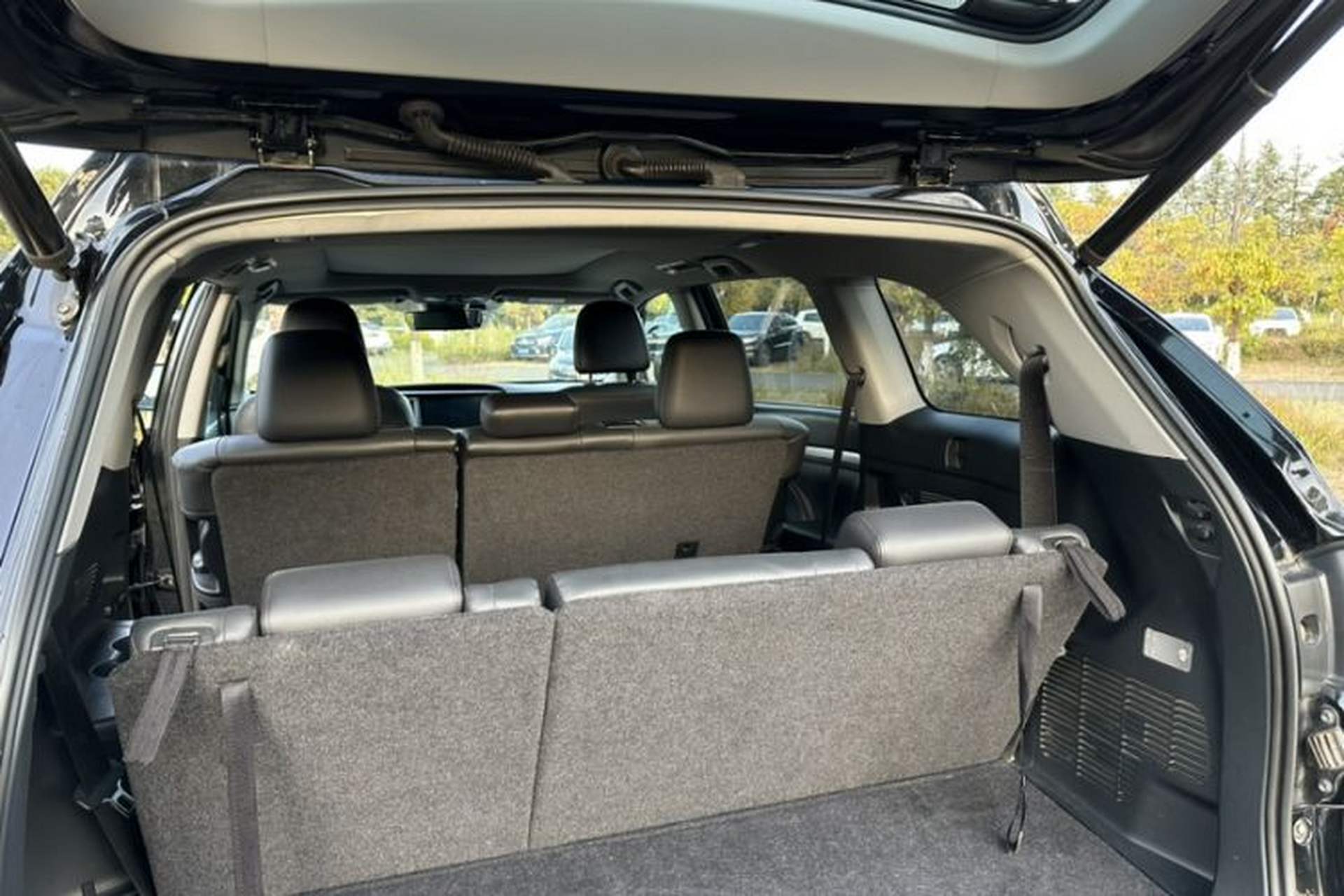 Used Toyota Highlander 2018 2.0T Four-Wheel Drive Prestige Version 7 Seats China V Emission Standard Interior 4