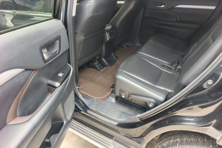 Used Toyota Highlander 2018 2.0T Four-Wheel Drive Prestige Version 7 Seats China V Emission Standard Interior 4