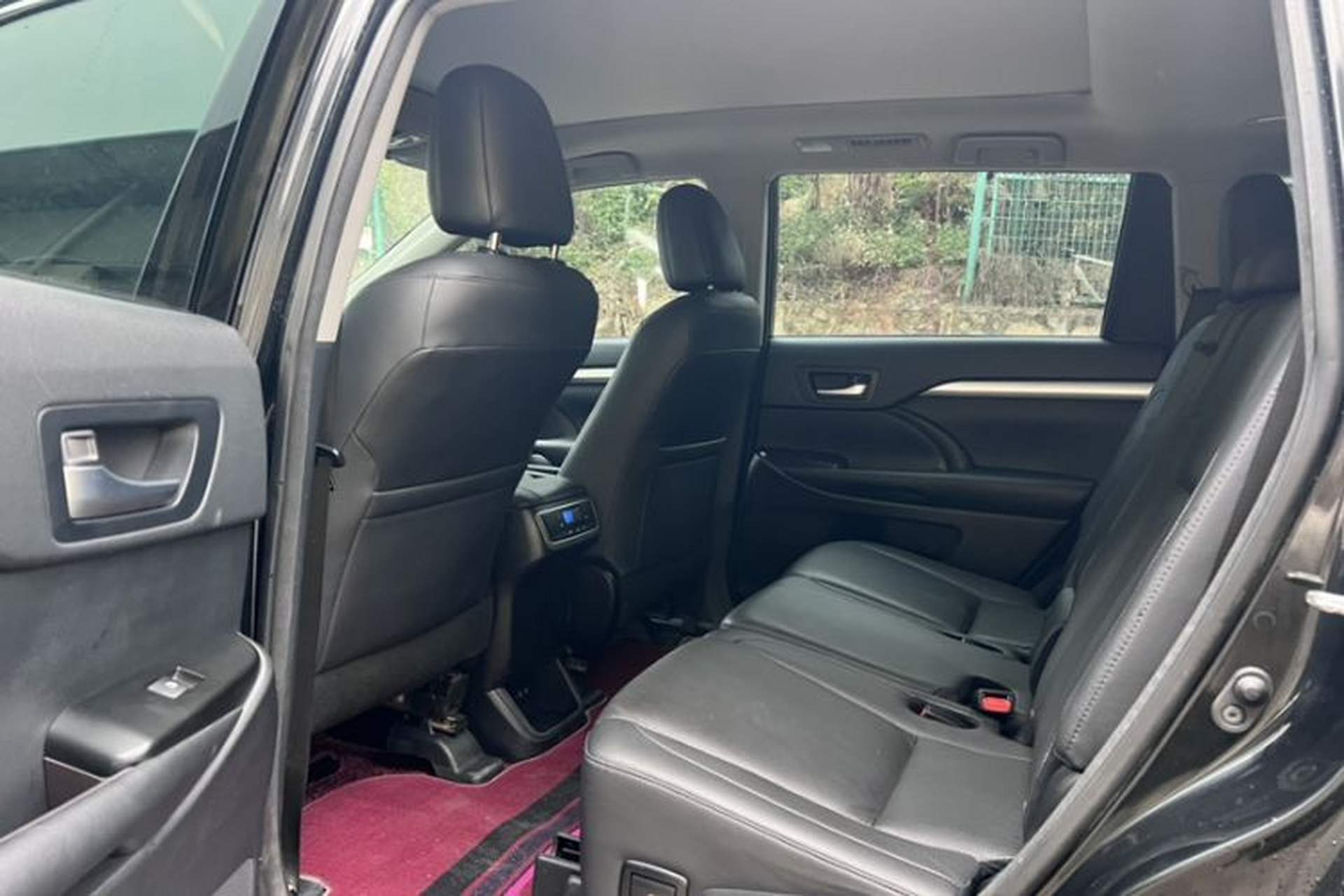 Used Toyota Highlander 2018 2.0T Four-Wheel Drive Luxury Edition 7 Seats China V Emission Standard Interior 4