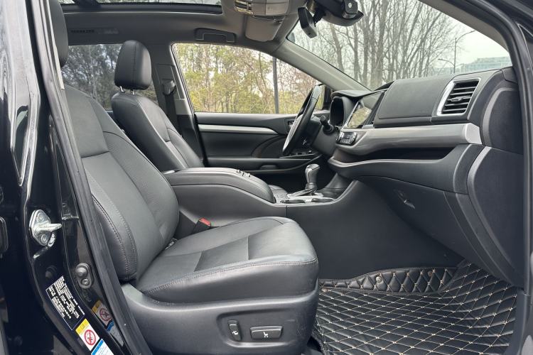 Used Toyota Highlander 2018 2.0T Four-Wheel Drive Luxury Version 7 Seats China VI Standard Interior 4