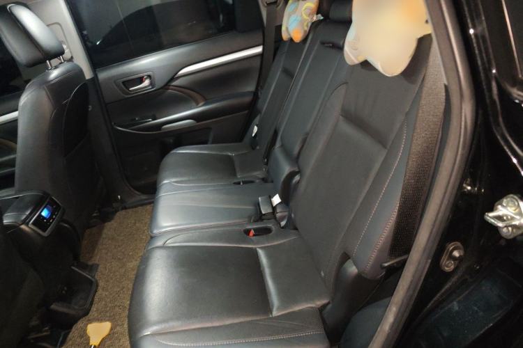 Used Toyota Highlander 2018 2.0T Four-Wheel Drive Luxury Edition 7 Seats China V Emission Standard Interior 4