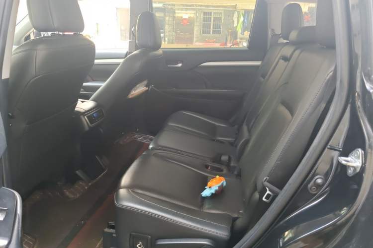 Used Toyota Highlander 2018 2.0T Four-Wheel Drive Luxury Version 7 Seats China VI Standard Interior 4