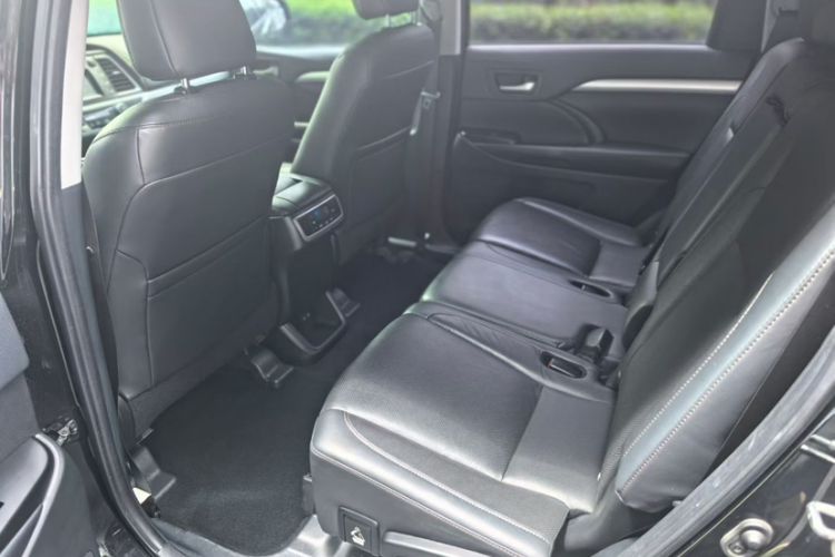 Used Toyota Highlander 2018 2.0T Four-Wheel Drive Luxury Version 7 Seats China VI Standard Interior 4